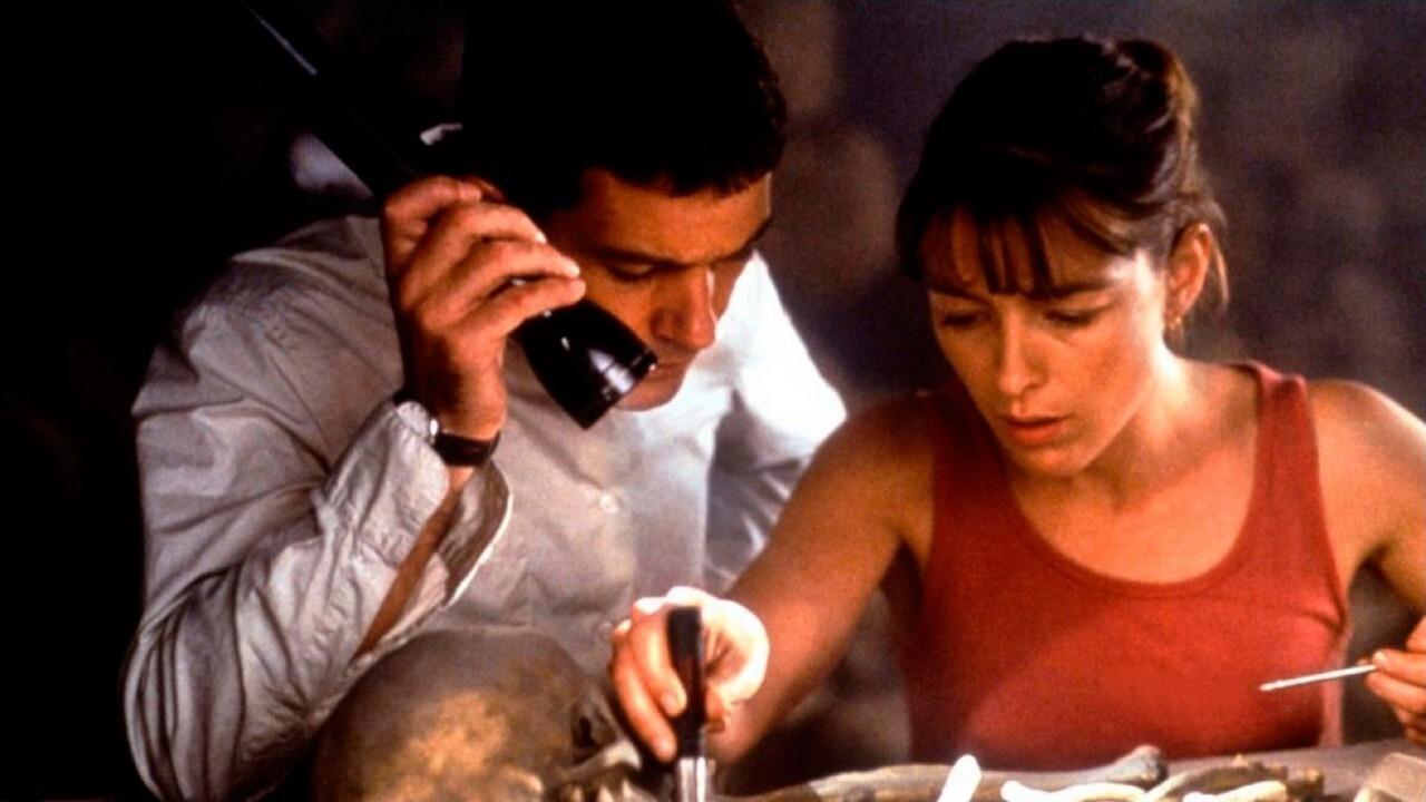 The Body 2001 movie scene