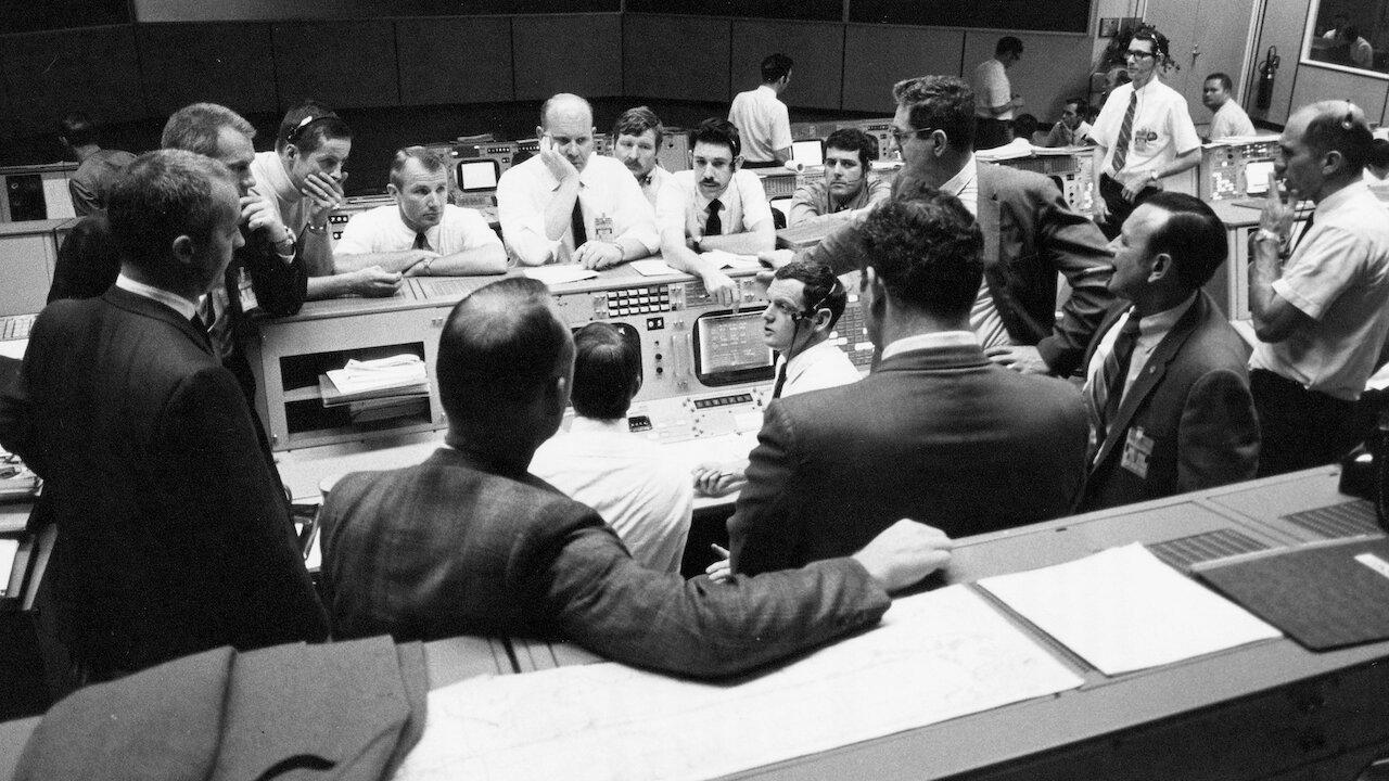 13 Factors That Saved Apollo 13 2014 movie scene