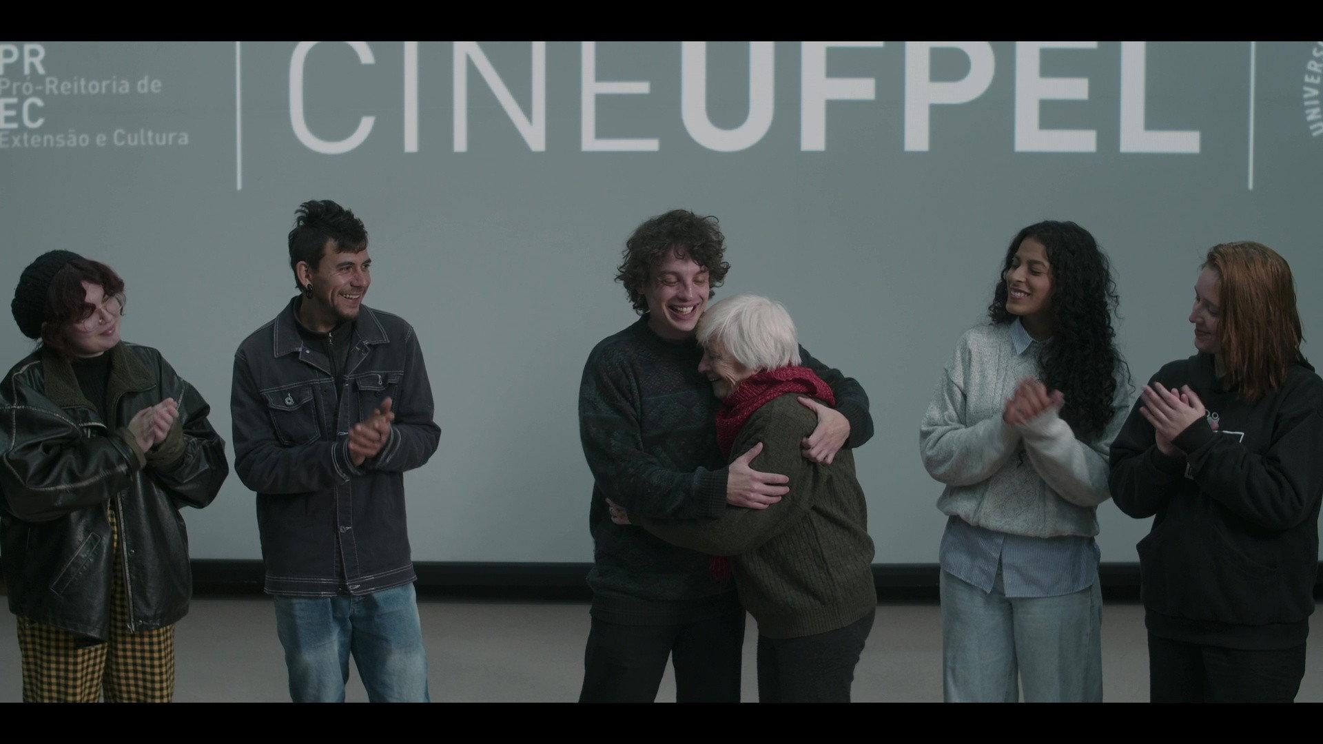 A Sua Frente  movie scene