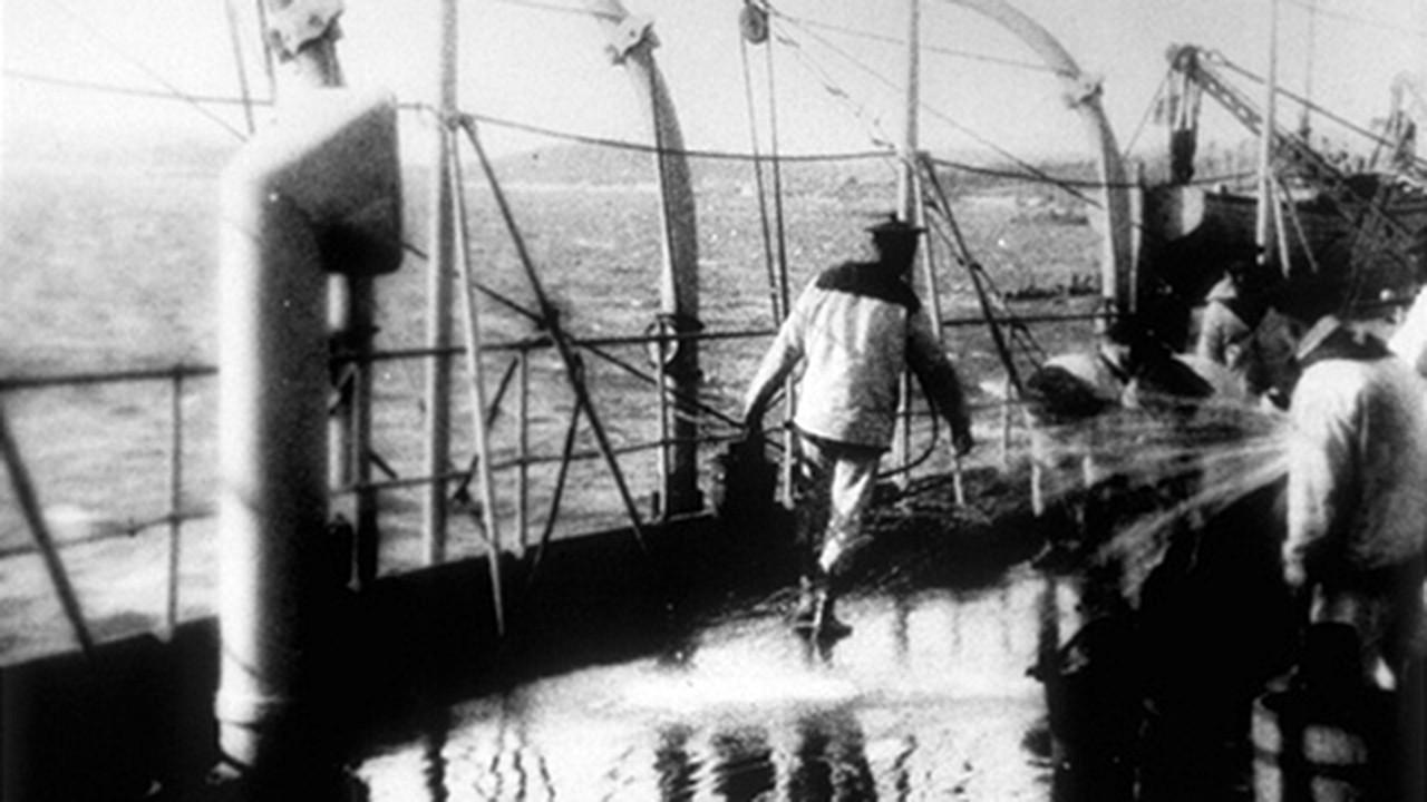 Lavage du pont, II 1898 movie scene