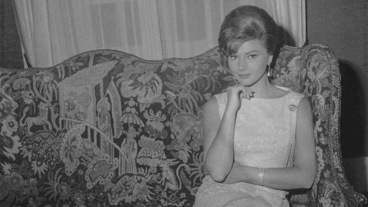 Ravishing 1960 movie scene