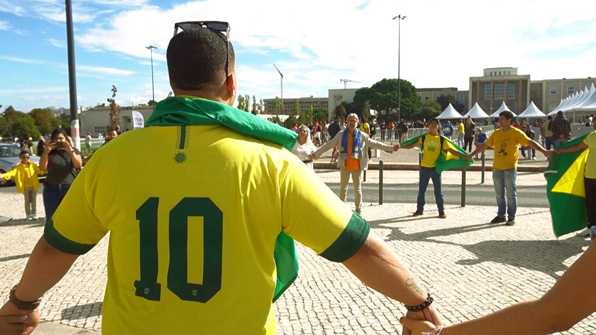Dentro, fora do Brasil 2024 movie scene