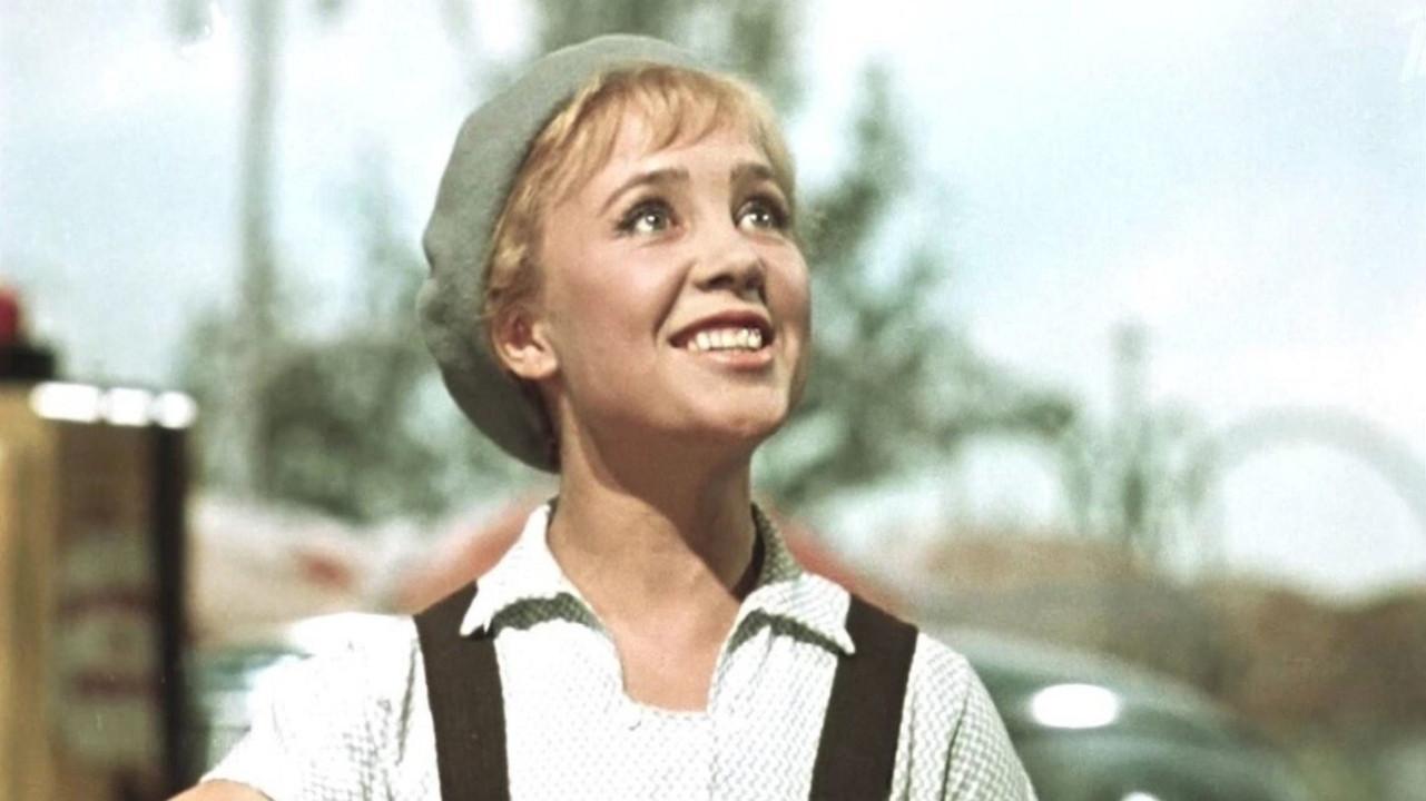 Gas Station Queen 1963 movie scene