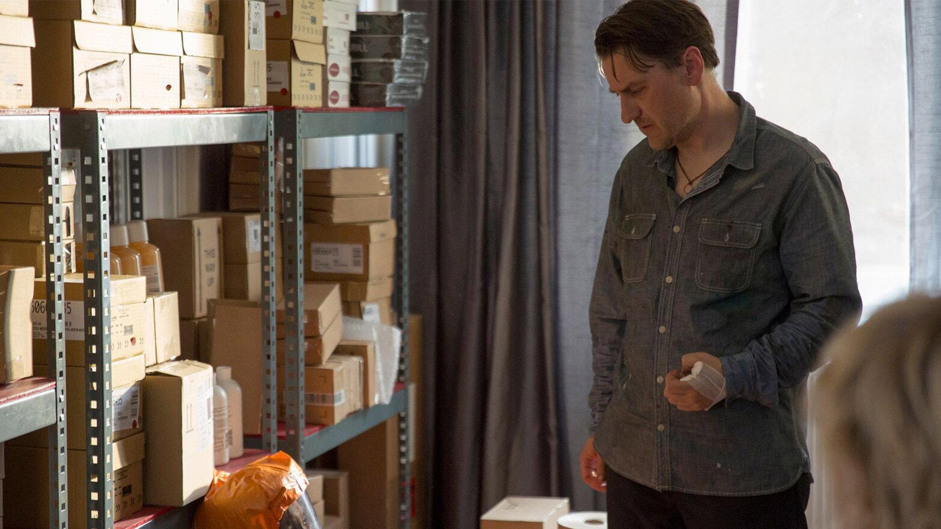 Containment 2015 movie scene