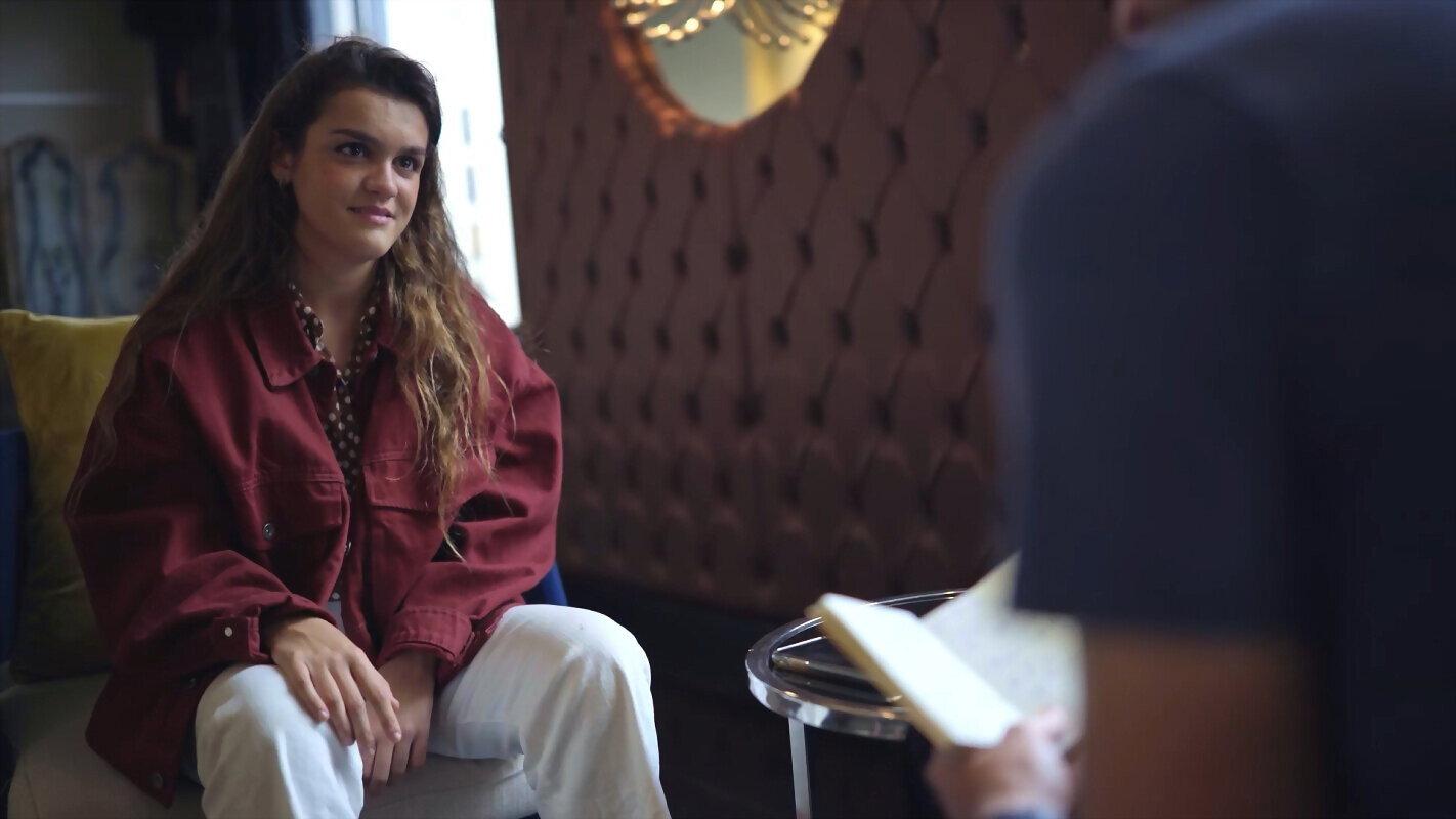 Amaia: Una vuelta al sol 2020 movie scene