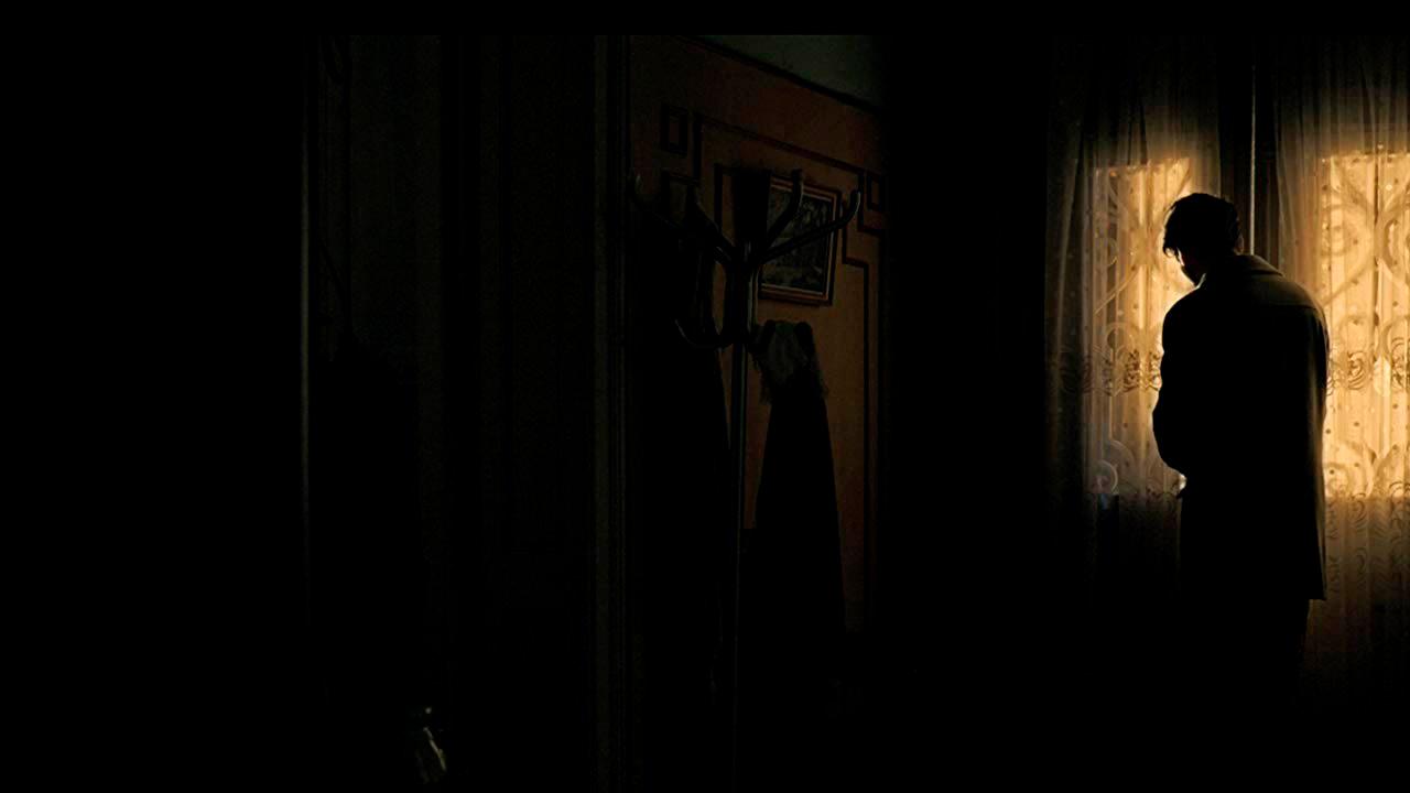 Alguien en la Casa 2016 movie scene