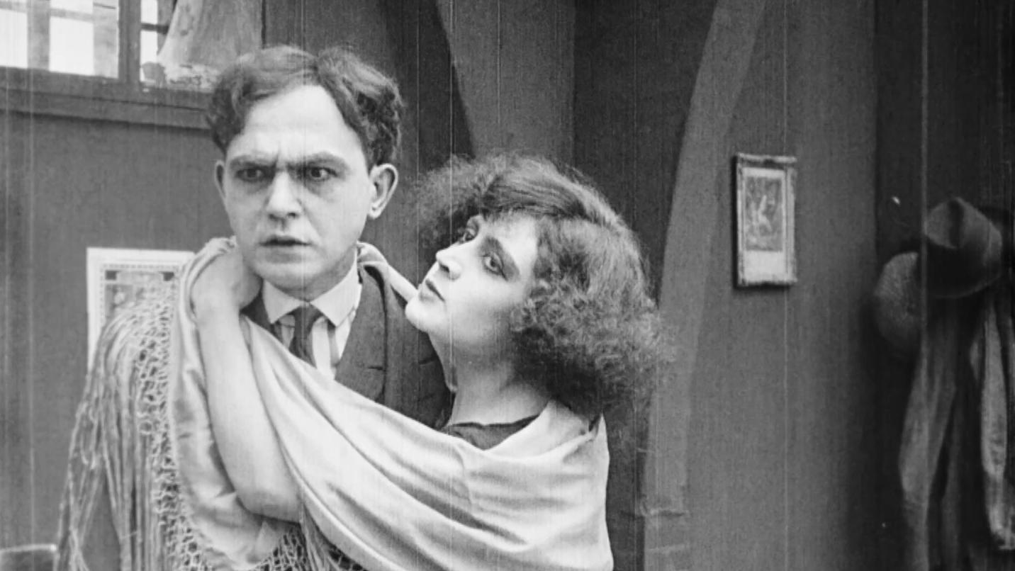 The Little Girl's Wrong 1922 movie scene