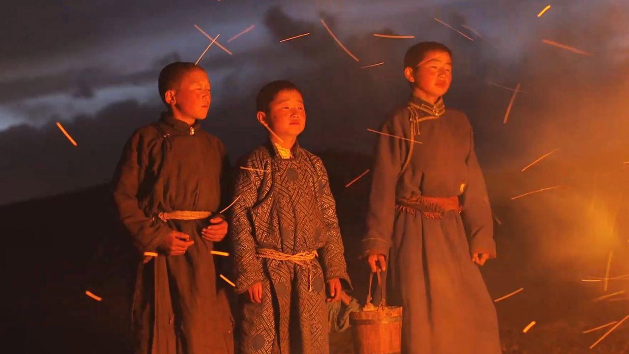 Tsurtsula 2014 movie scene