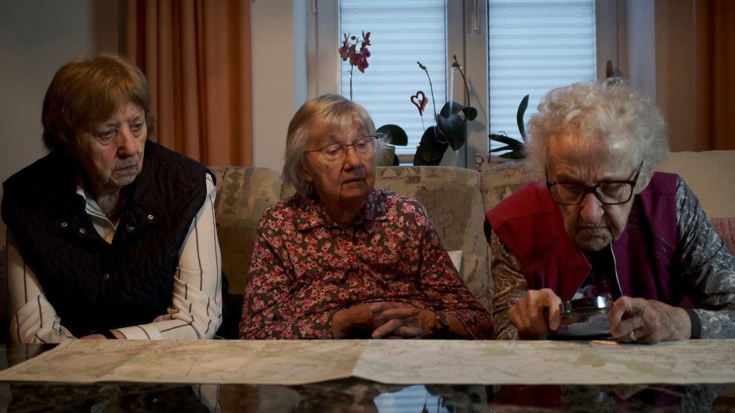 3 SISTERS Mia | Uschi | Martha 2022 movie scene