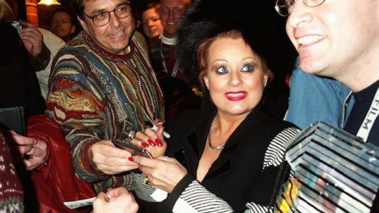 The Eyes of Tammy Faye 2000 movie scene