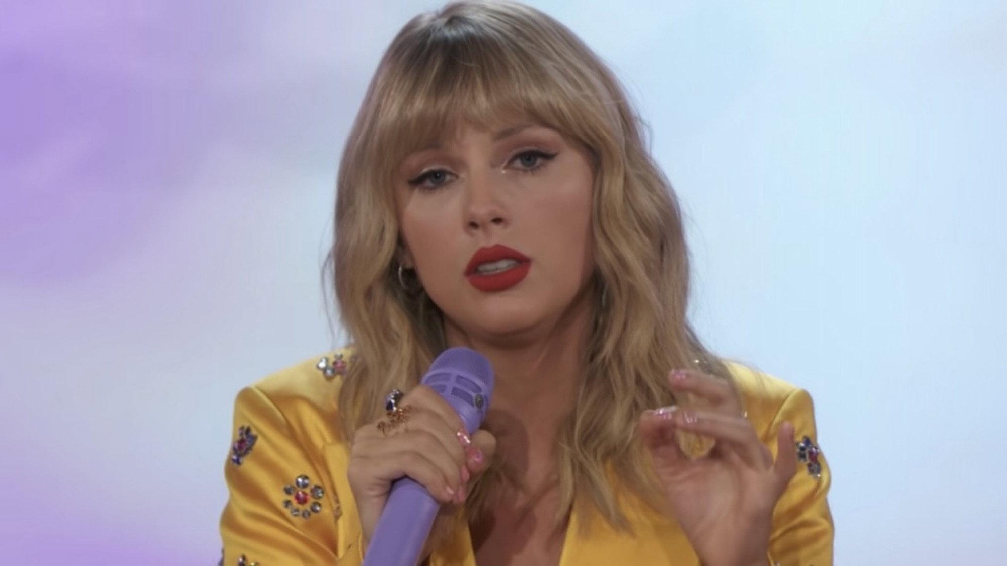 Taylor Swift: Lover's Lounge Live 2019 movie scene