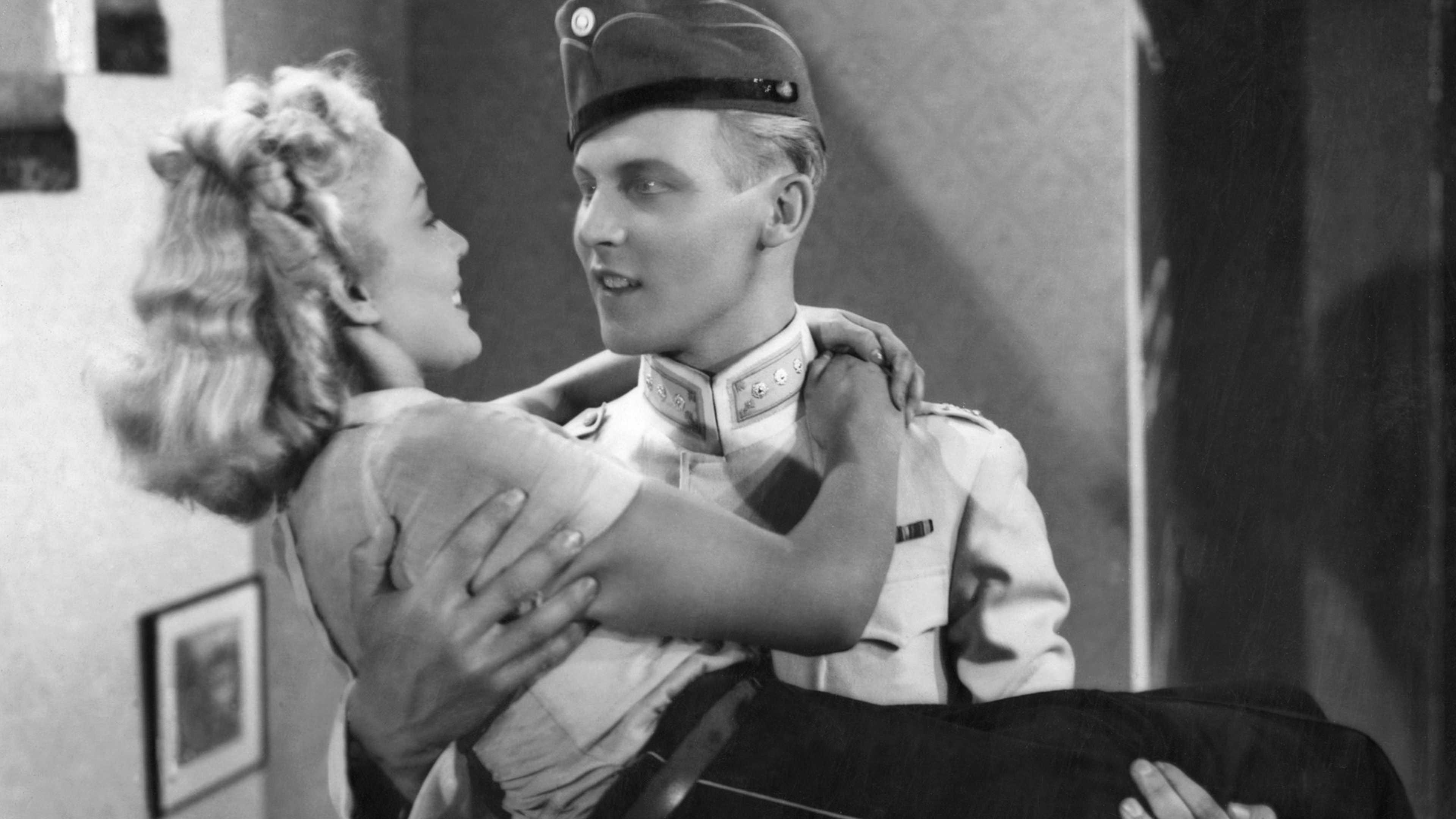 Punahousut 1939 movie scene