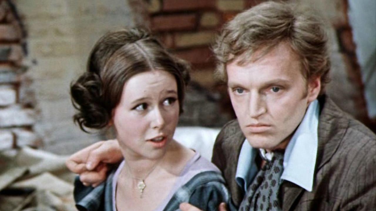 Under the Roofs of Montmartre 1975 movie scene