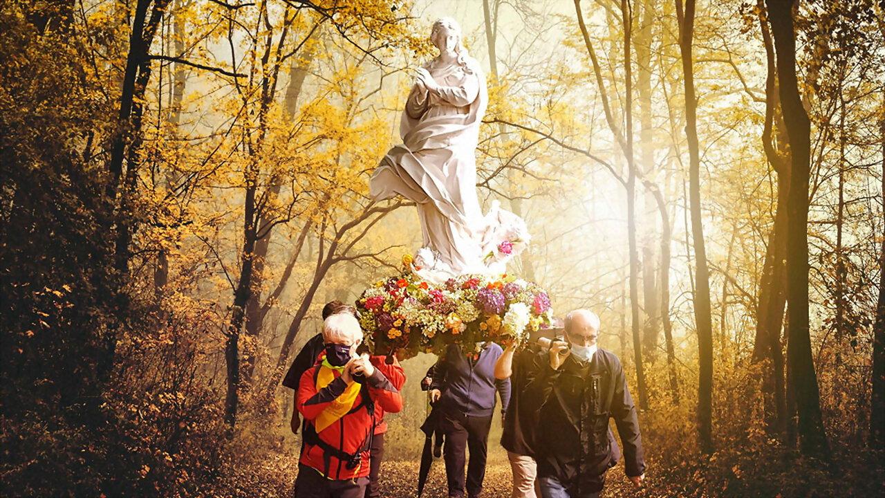 Mother with Us 2022 movie scene