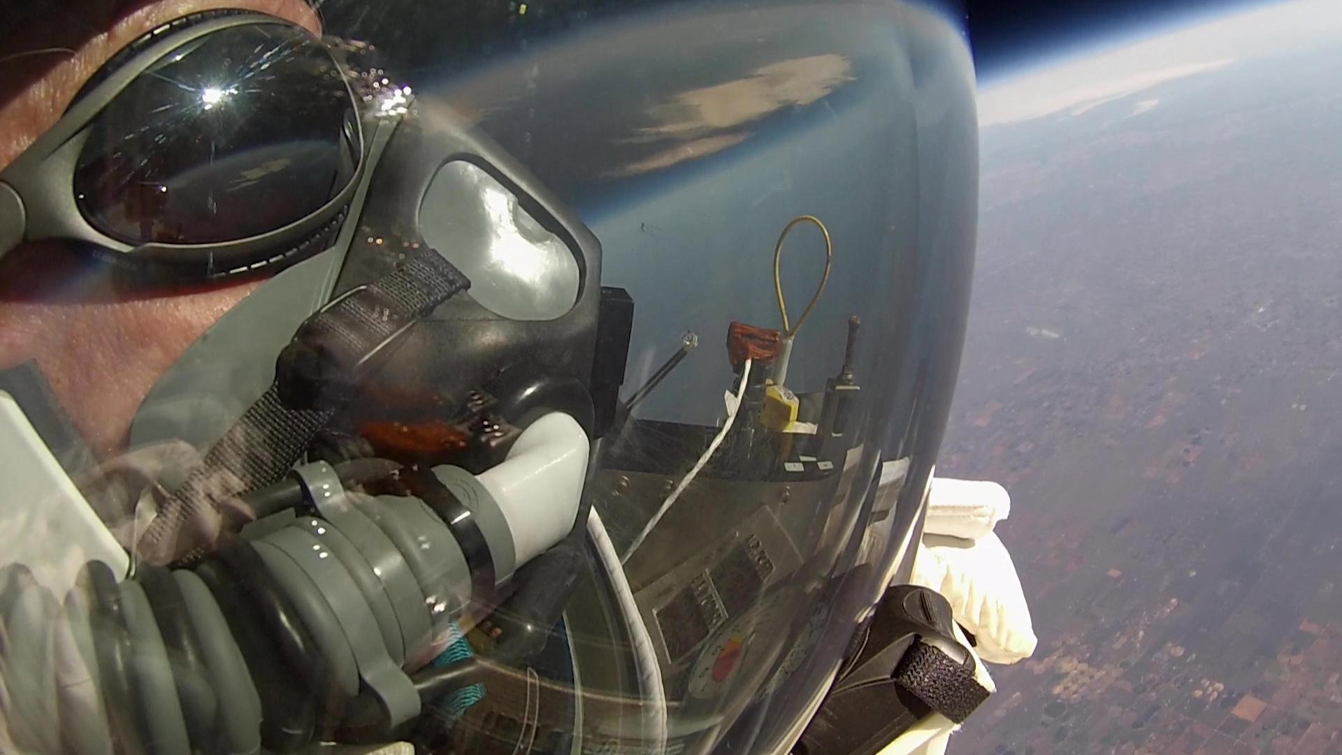 14 Minutes from Earth 2016 movie scene