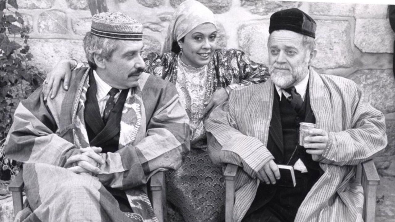 A Thousand and One Wives 1989 movie scene