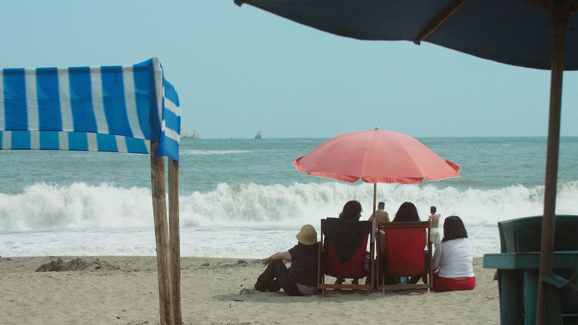 Mientras todo iba pasando 2024 movie scene