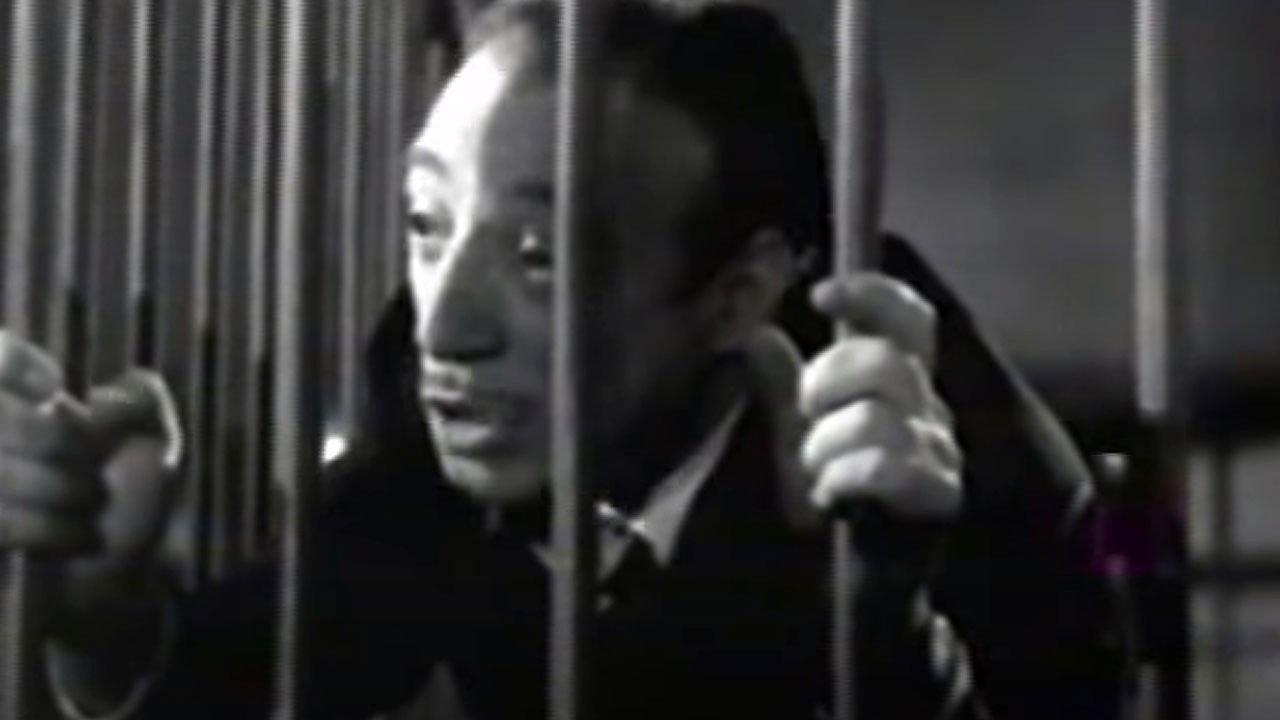 Se necesita un hombre con cara de infeliz 1954 movie scene