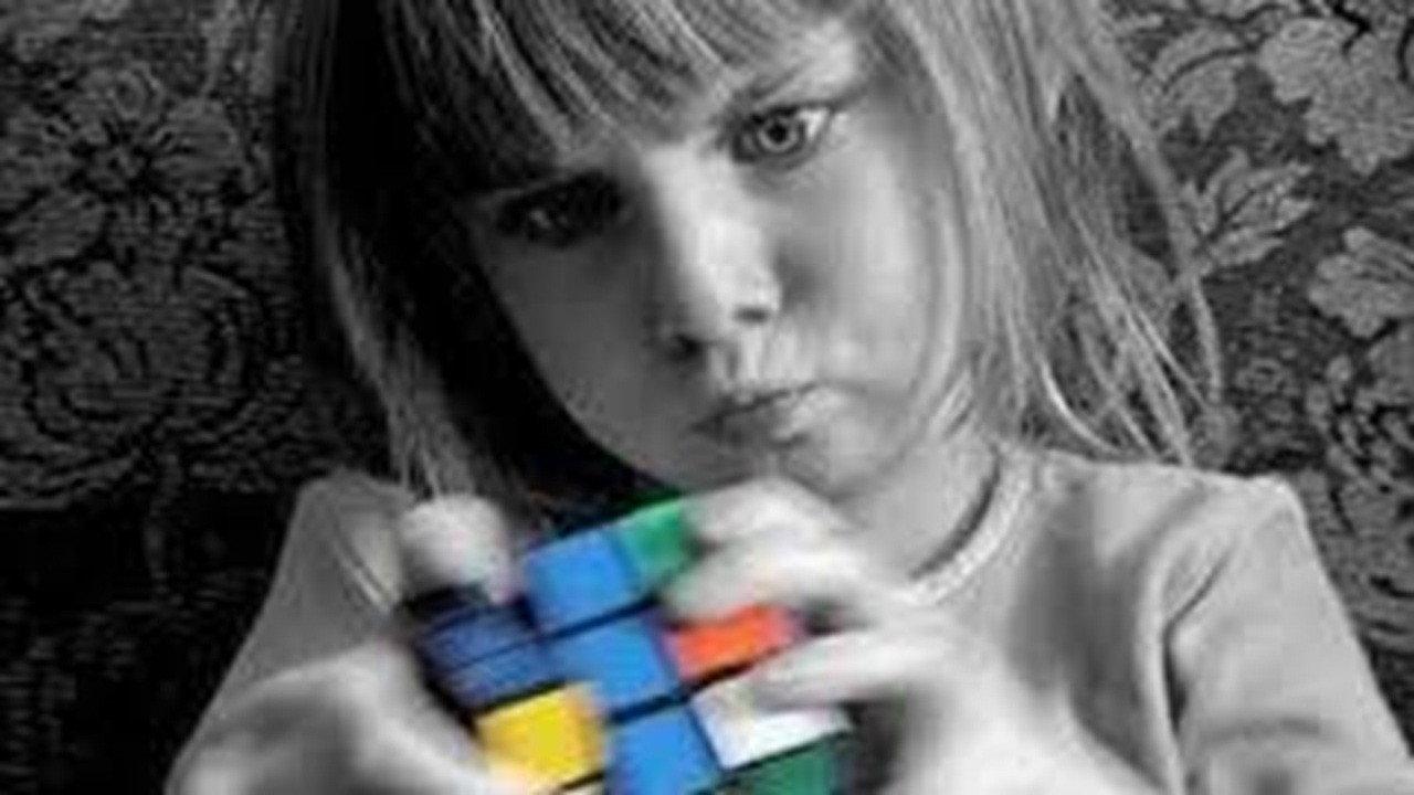 El efecto Rubik (& el poder del color rojo) 2006 movie scene