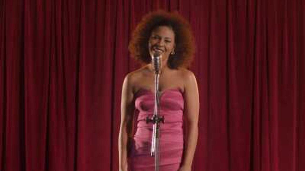 Dolores Duran: O Coração da Noite 2023 movie scene