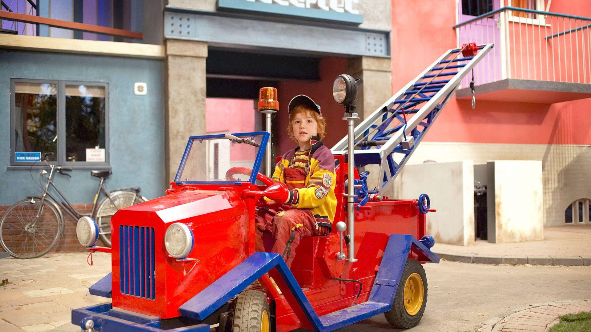 Pluk and His Tow Truck 2004 movie scene