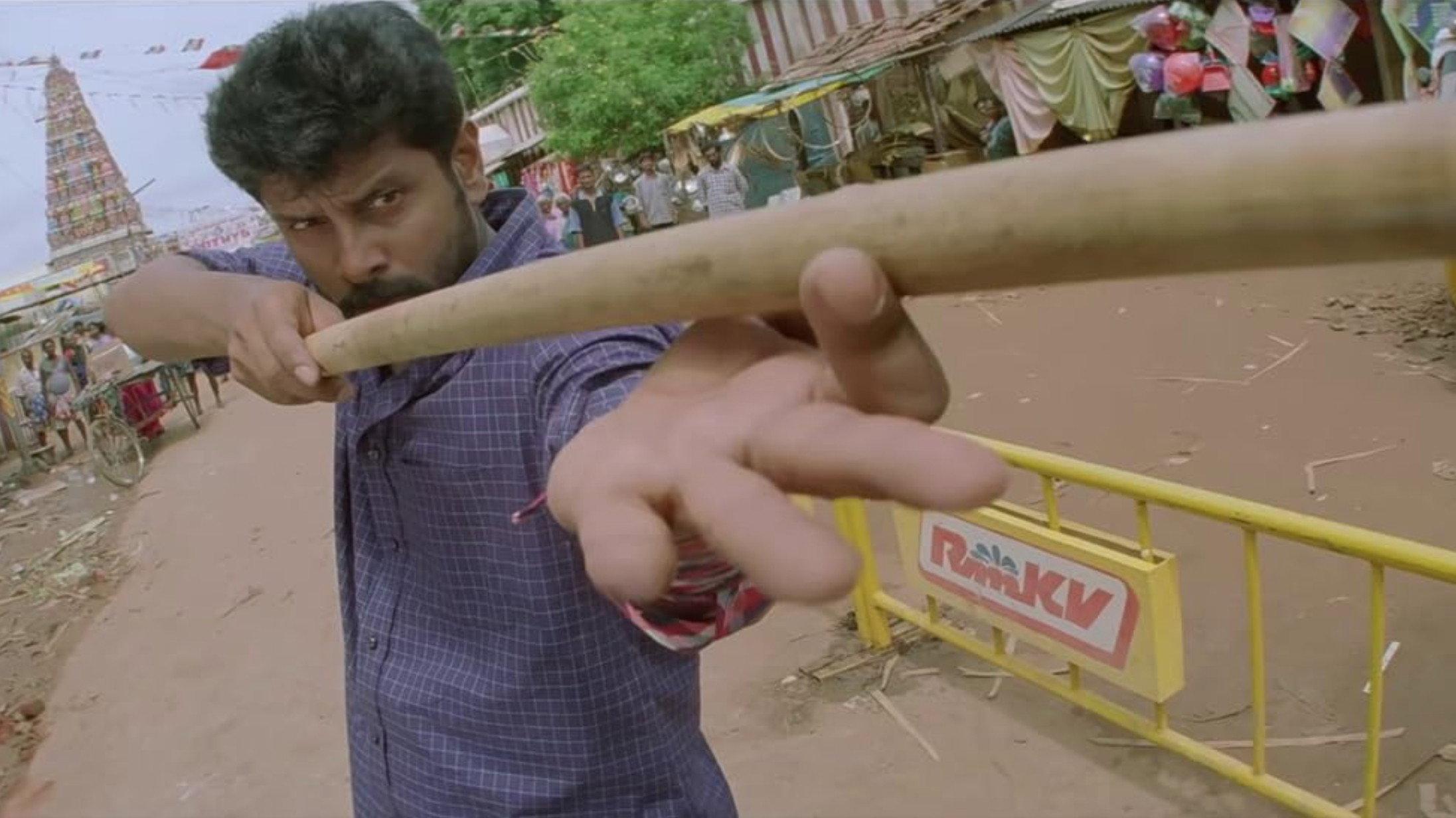 Saamy 2003 movie scene