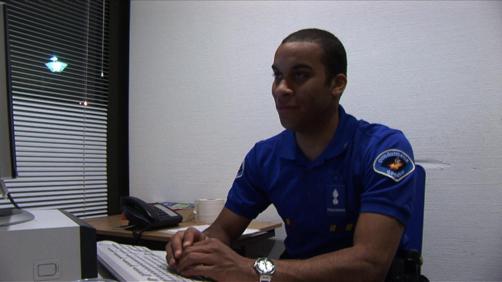 Des bleus dans la police 2007 movie scene