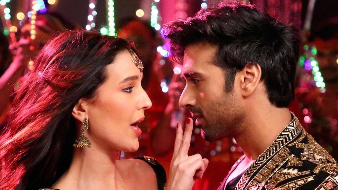 Suswagatam Khushamadeed  movie scene