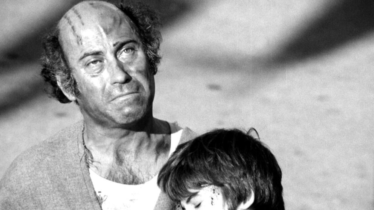 Thanasis in the land of the cuff 1976 movie scene
