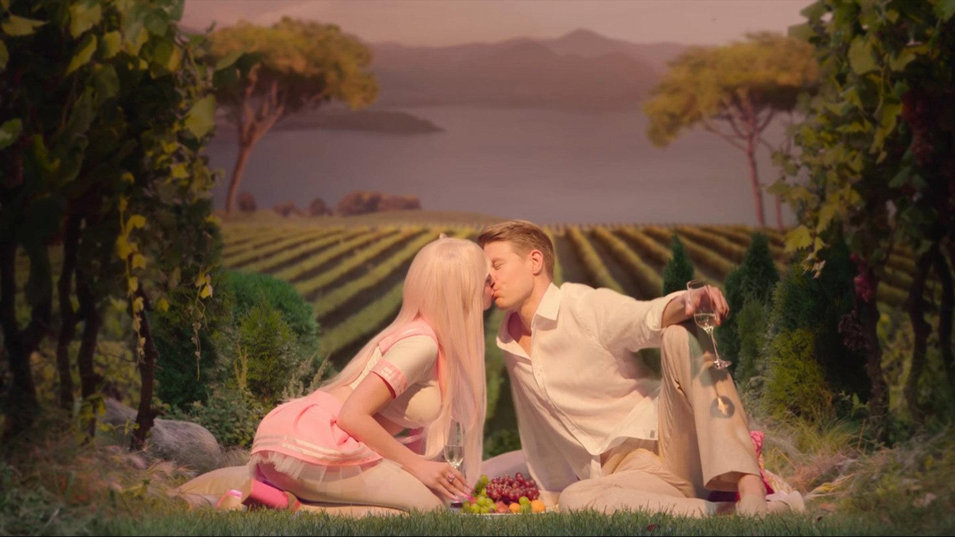 Honey, I Won't Call You Back 2025 movie scene