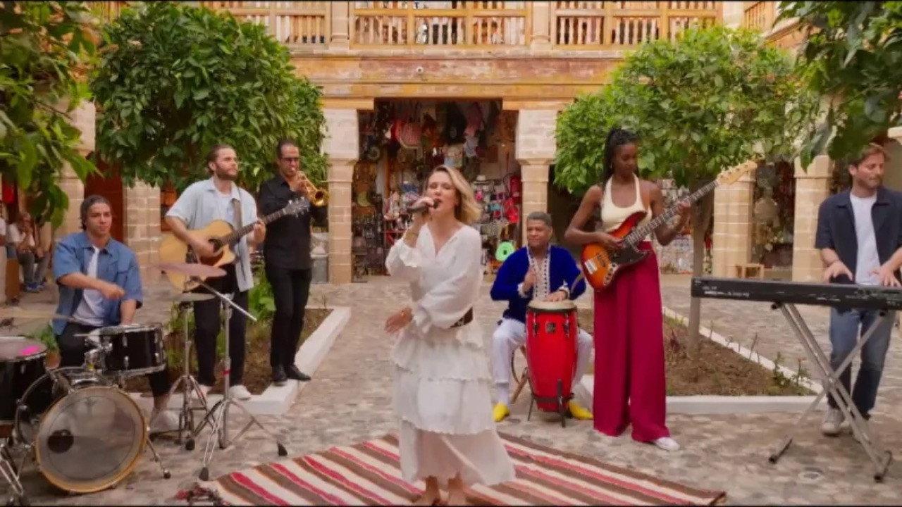 Voyage voyage, les stars chantent au Maroc 2026 movie scene