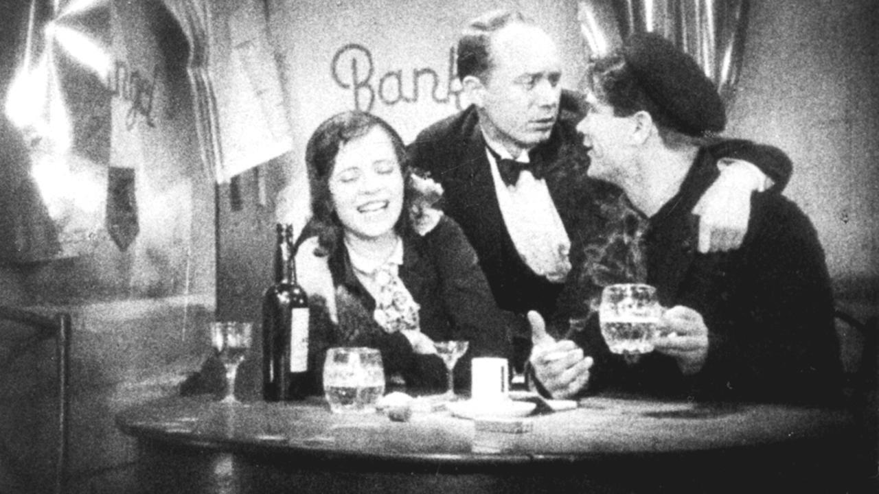 Raid in St. Pauli 1932 movie scene
