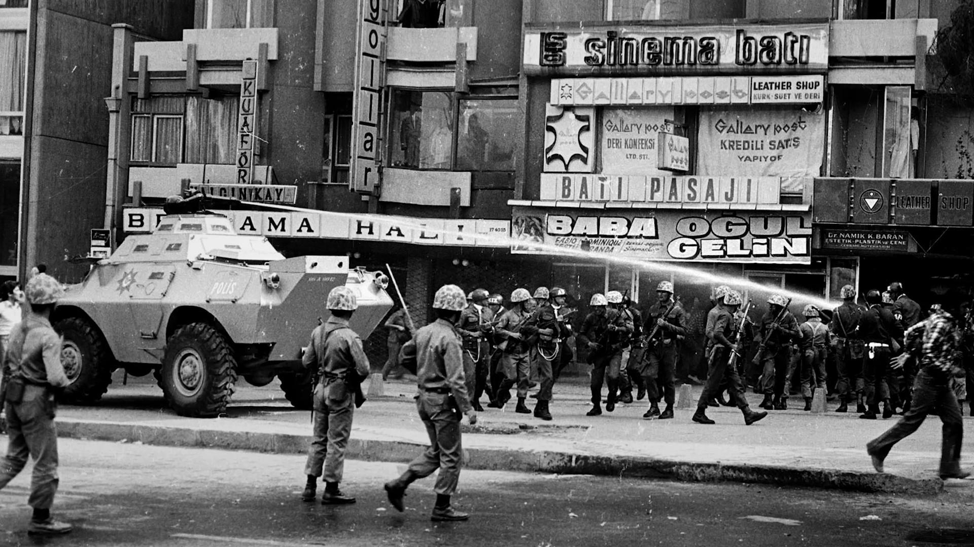 Days of Fire, Love and Anarchy 2023 movie scene