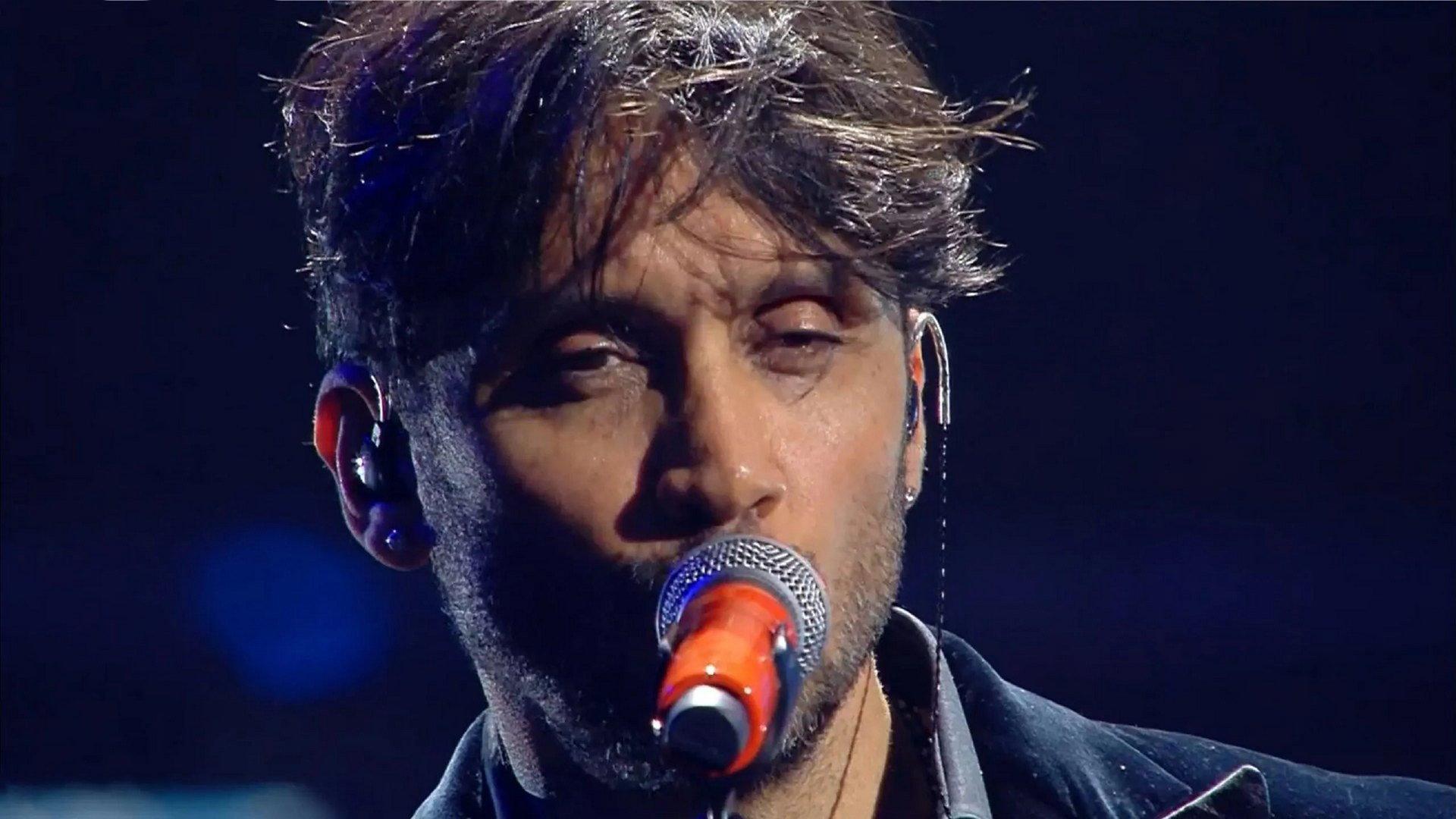 Fabrizio Moro - Atlantico Live 2011 movie scene