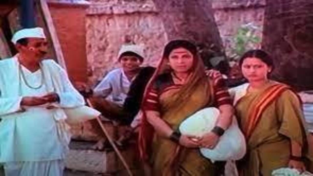 Pandharichi Vari 1988 movie scene