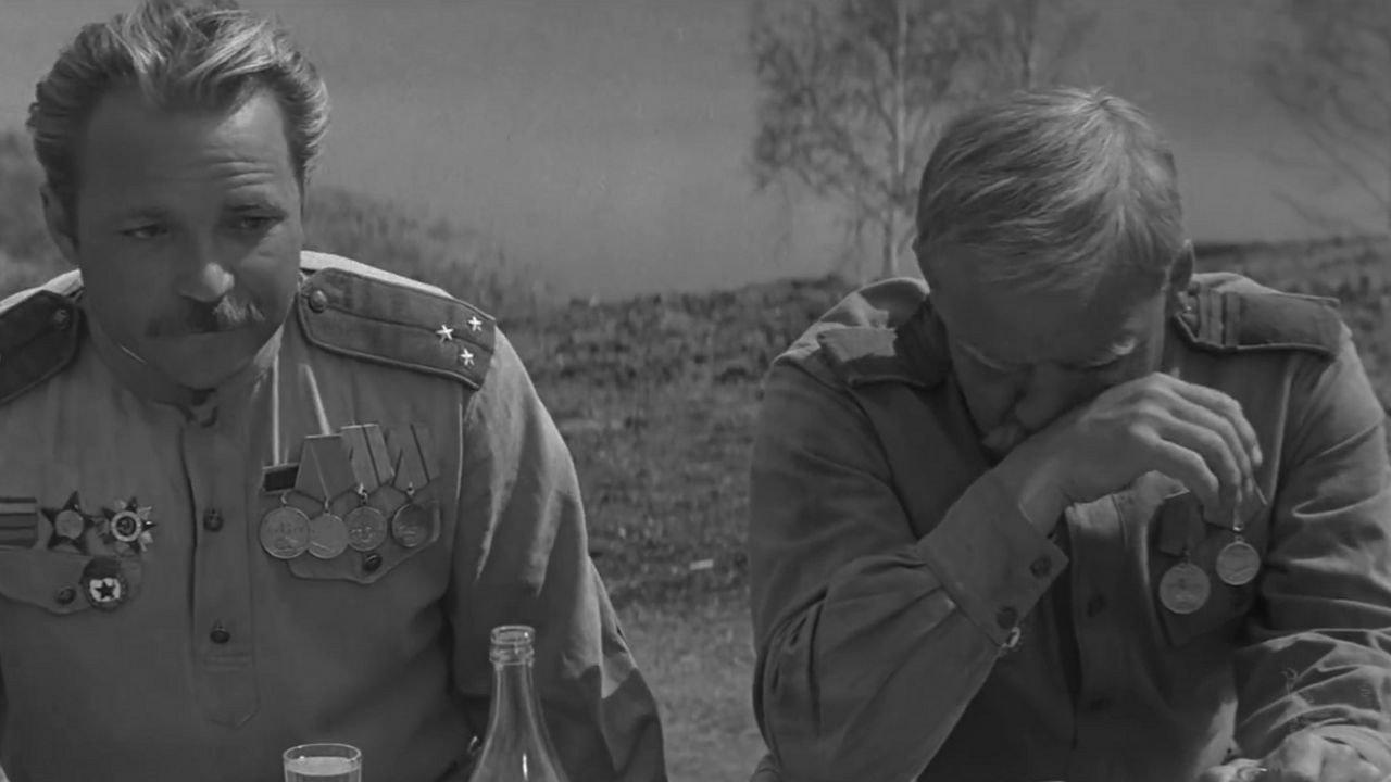 A Soldier Came Back from the Front 1972 movie scene