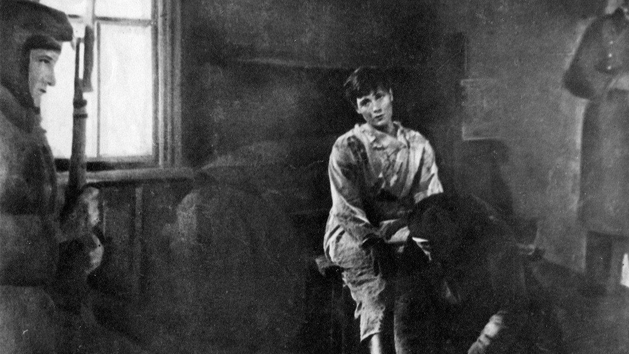 Zoya 1944 movie scene