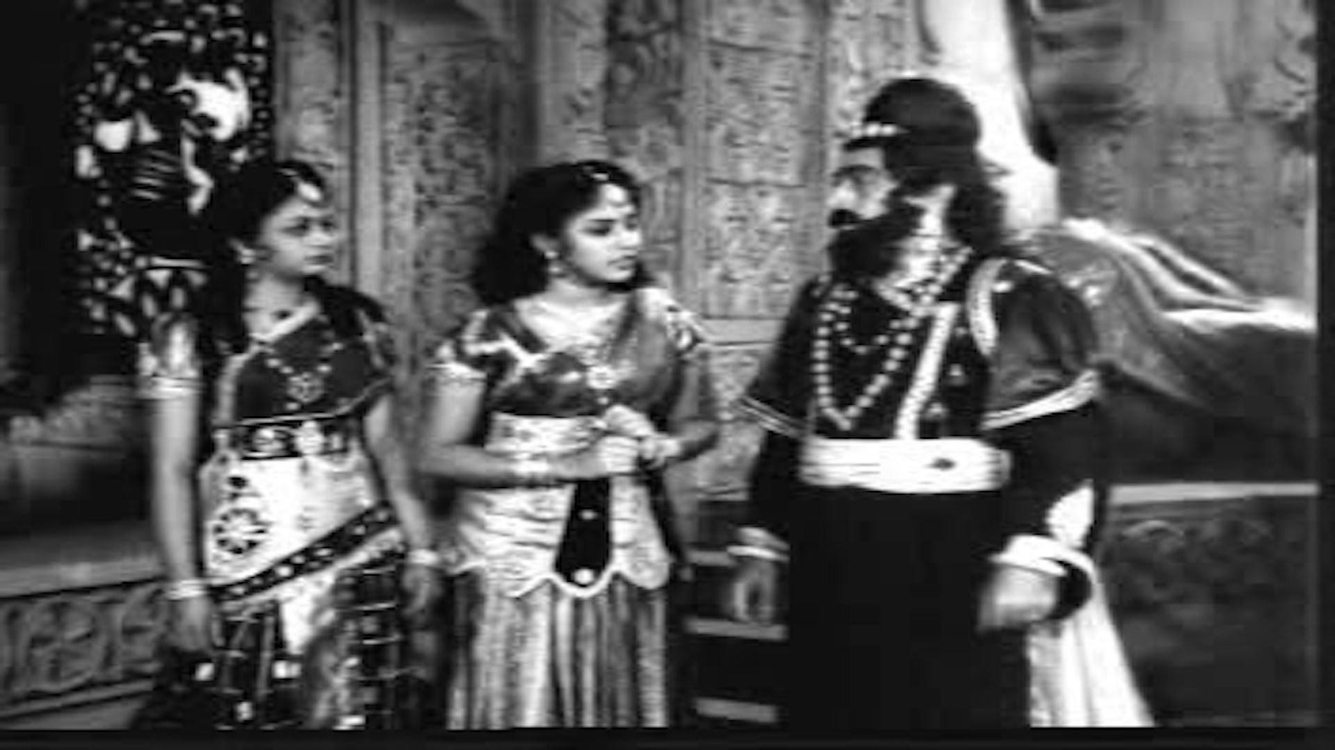 1000 Thalaivangi Apoorva Chinthamani 1947 movie scene