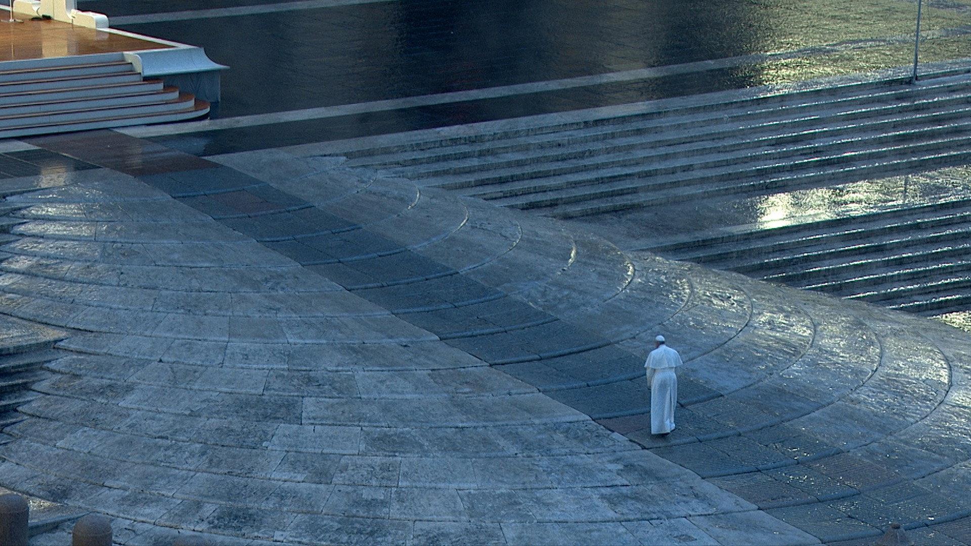 In Viaggio: The Travels of Pope Francis 2022 movie scene