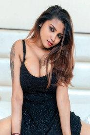Elakkiya as in Nee Sudatha Vanthiya