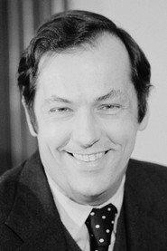 Bill Bradley as Self in Street Fight 2005