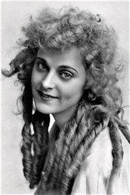 Peggy Pearce as Wedding Guest in A Quiet Little Wedding 1913