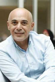 Ahmed Ezzat as Alya's Doctor in 6 Days 2025