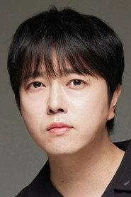 Pyoun Bo-seung as Middle-Aged Man in a Suit in Eclipse 2016