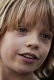 Lauritz Greve as Oscar in About a Girl 2015