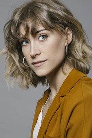 Marta Belmonte as Carol in Fuera de Foco 2020