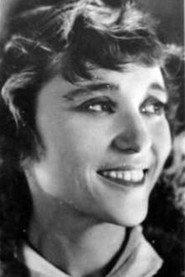 Suzette O'Nil as La dactylo in He Is Charming 1932