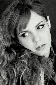 Rocío Alzueta as Mariana in Mis nuevos amigos 2021