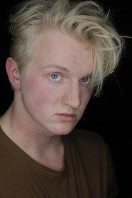 Elias Krischke as Hans Miklas / Live-Schlagzeug und Vibraphon in Mephisto 2026