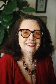 Clotilde Tavares as Sheila in Artists' Beach 